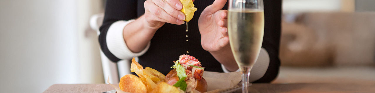Hooked Seafood Lemon squeeze on Lobster Roll