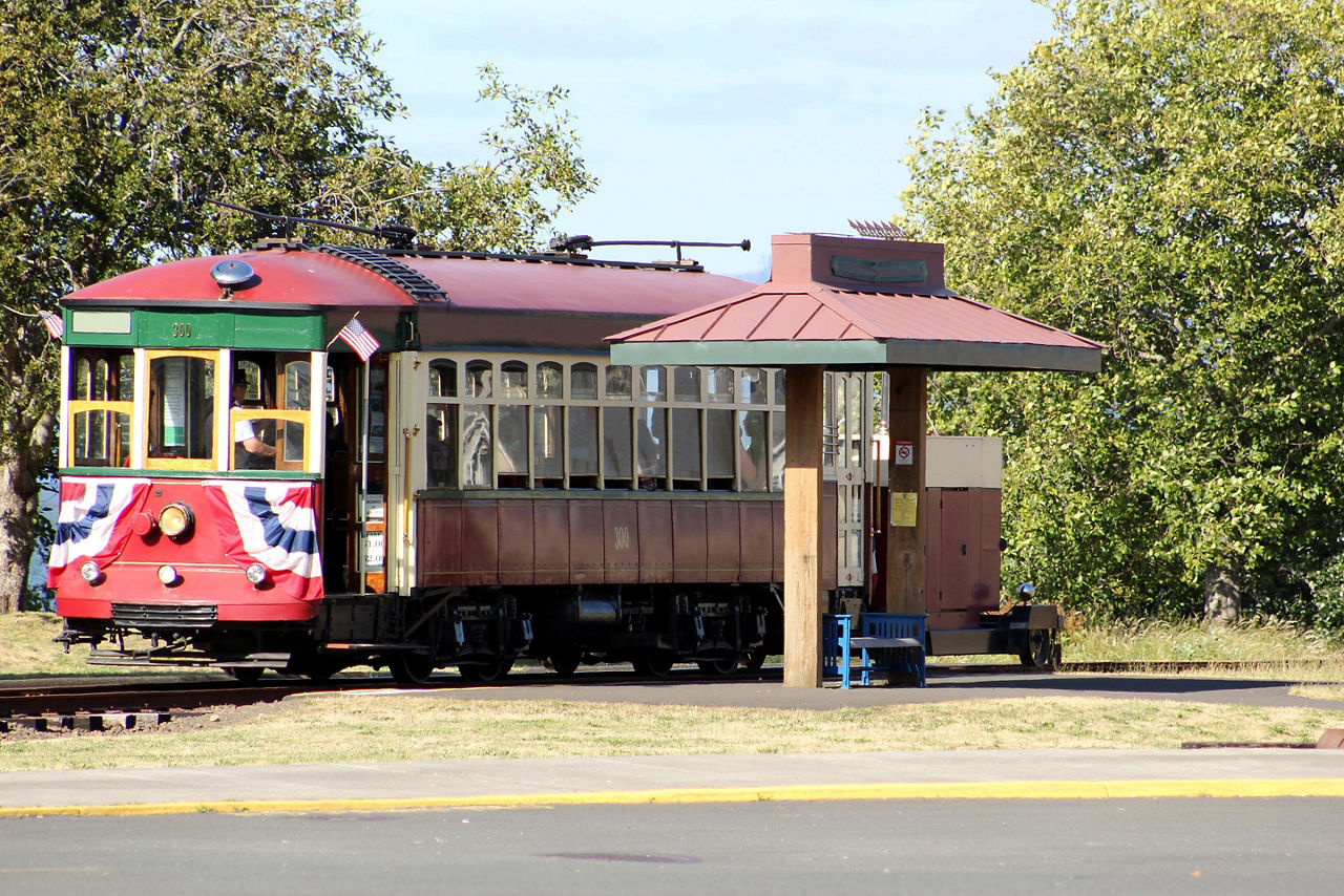 Astoria, Oregon, Trolley on railroad
