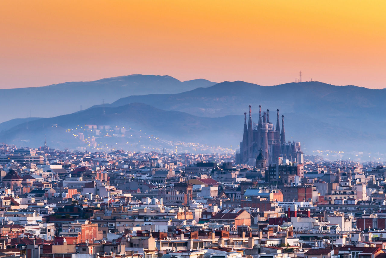 spain barcelona sagrada familia city skyline sunset