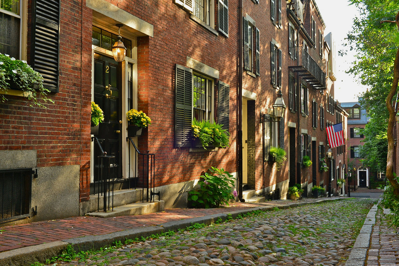 boston-massachusetts-historic-acorn-street-beacon-hill.jpg?$96x40$