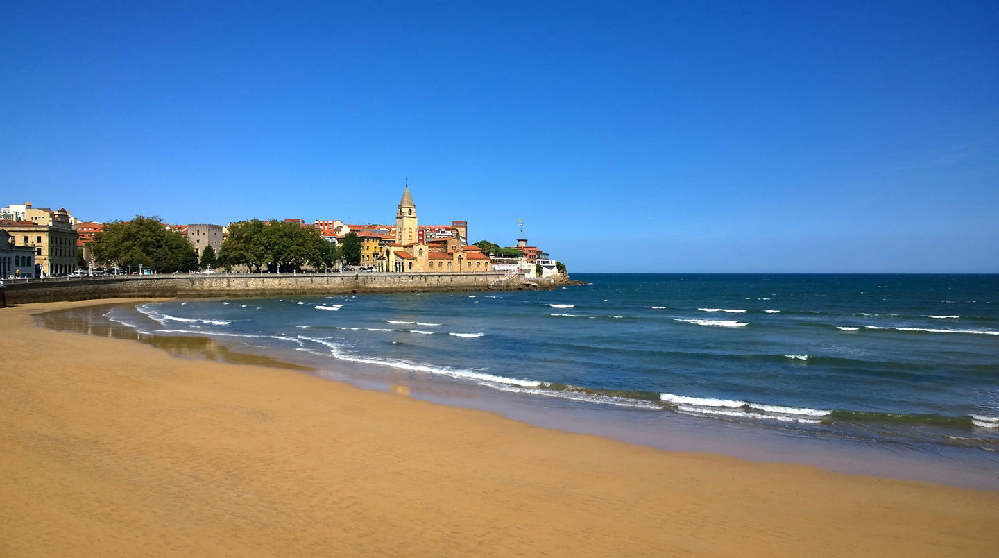 Golden San Lorenzo Beach stretching along Gijón’s vibrant northern coastline. - Gijón, Spain