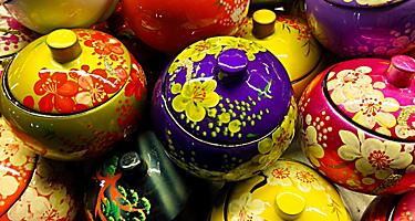 Souvenir lacquer bowls with cover in Vietnam
