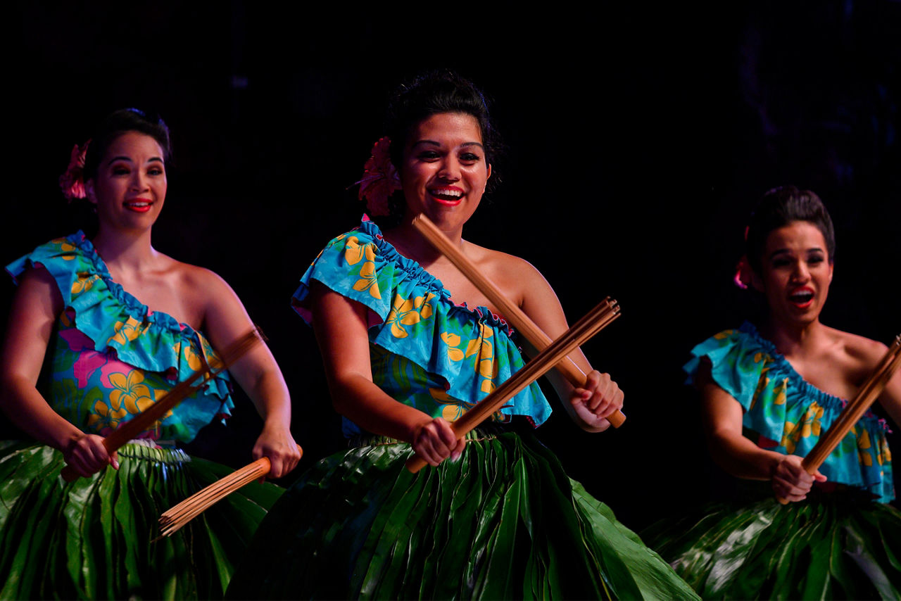 Hawaii Lahaina Drums of the Pacific Dancers