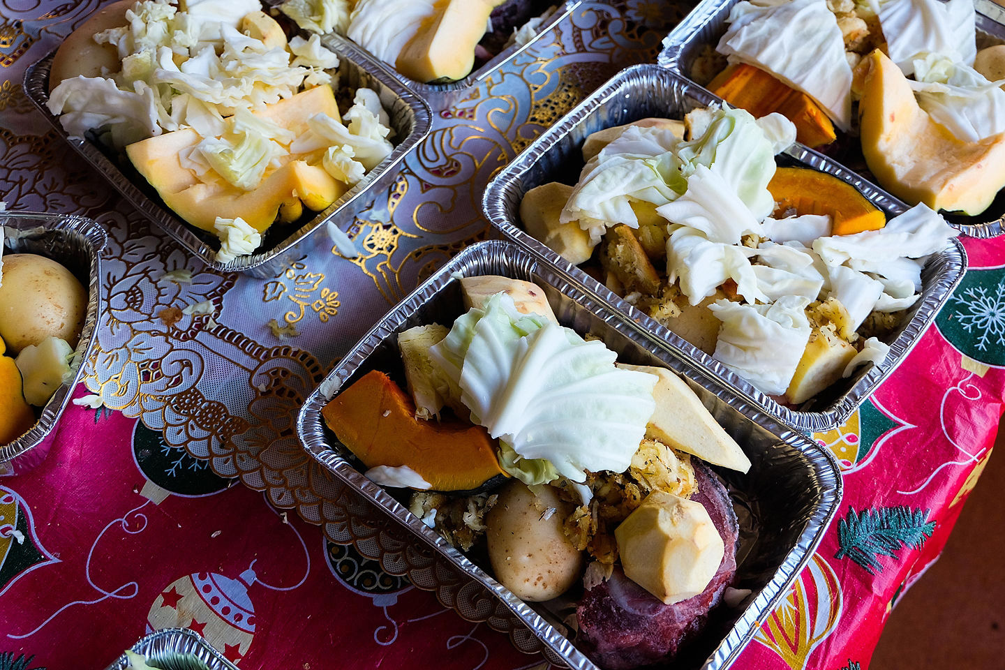 Aluminum containers with Maori Hangi. - Wellington, New Zealand