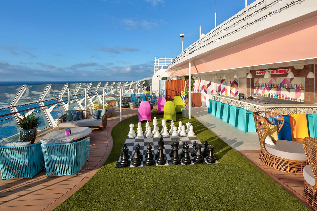 Wonder of the Seas Social 100 Outdoor Lounge