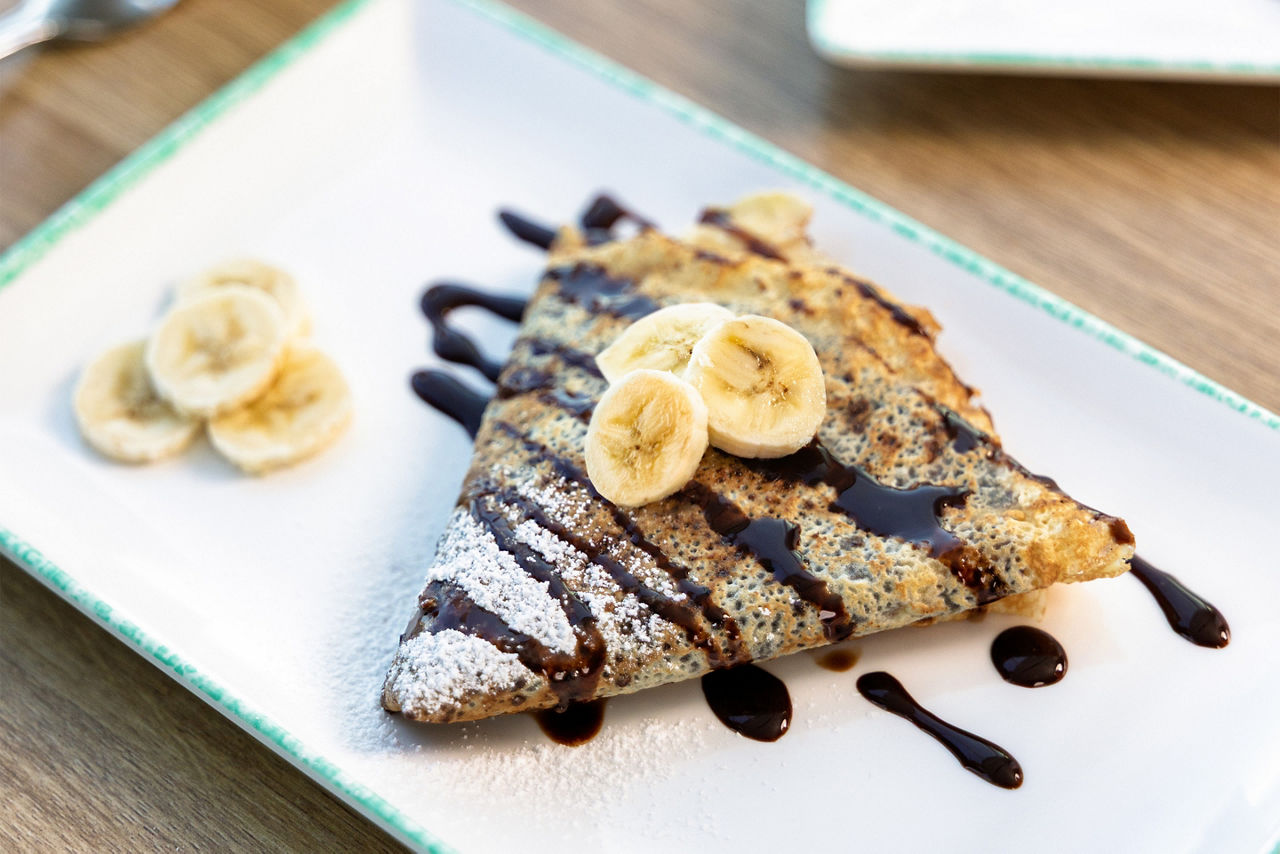 Hazelnut chocolate and bananas crepe