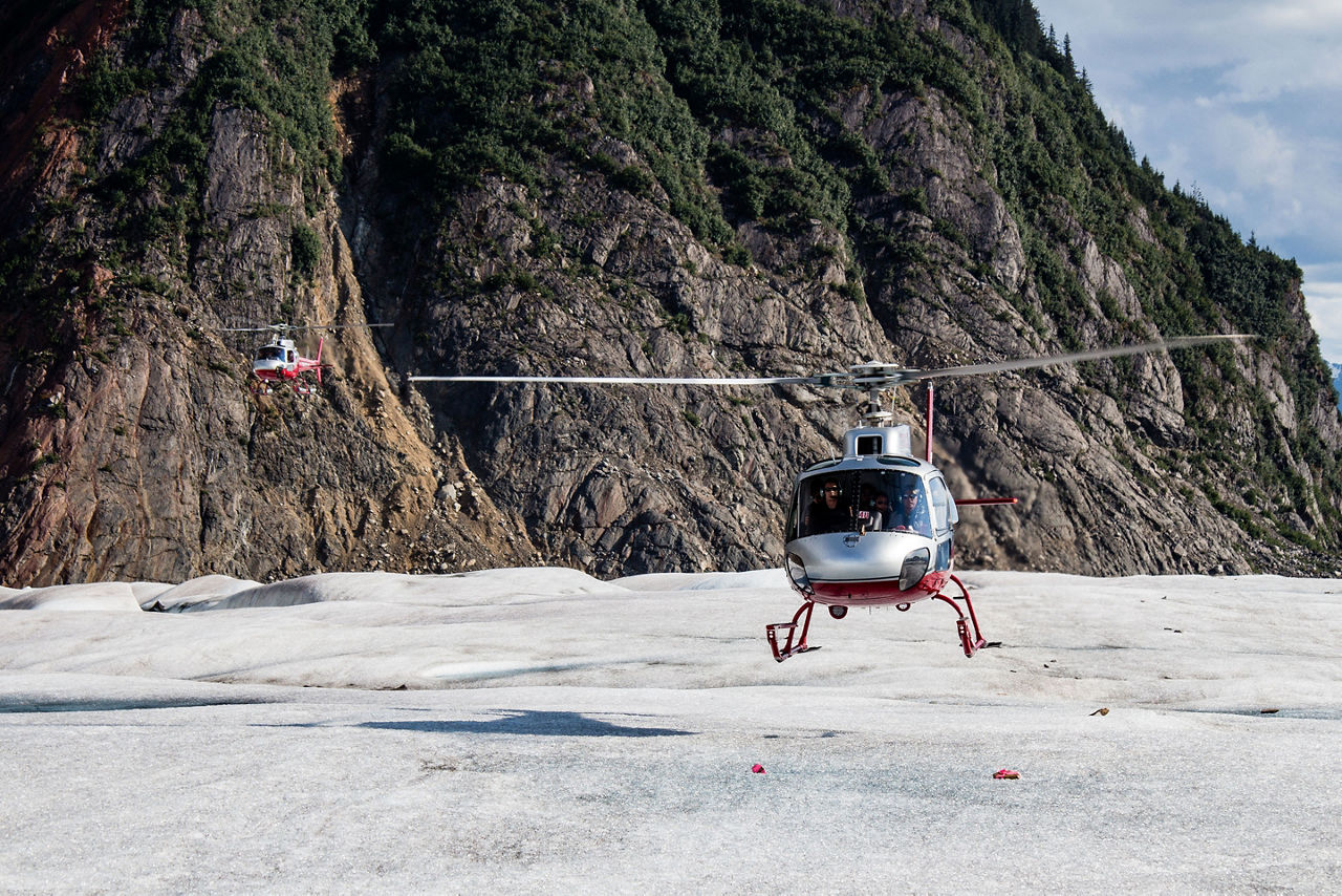 Best Helicopter Tours to Take when Flying over Alaska