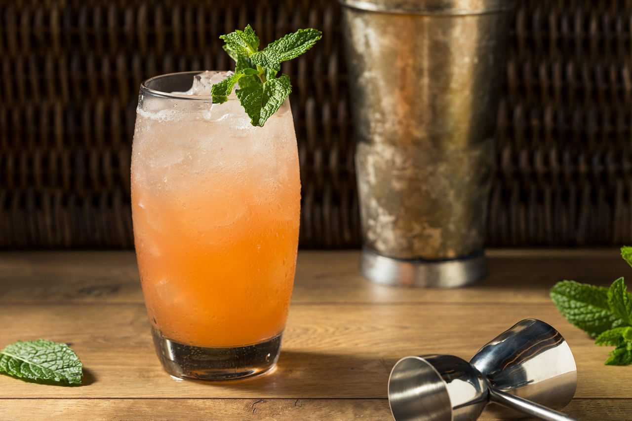 Refreshing Sweet Planters Punch Cocktail with Mint