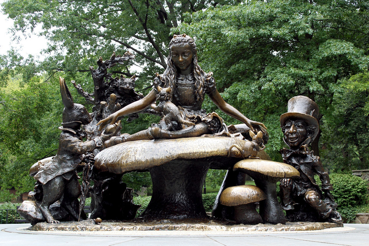 Alice in Wonderland Statue, New York 