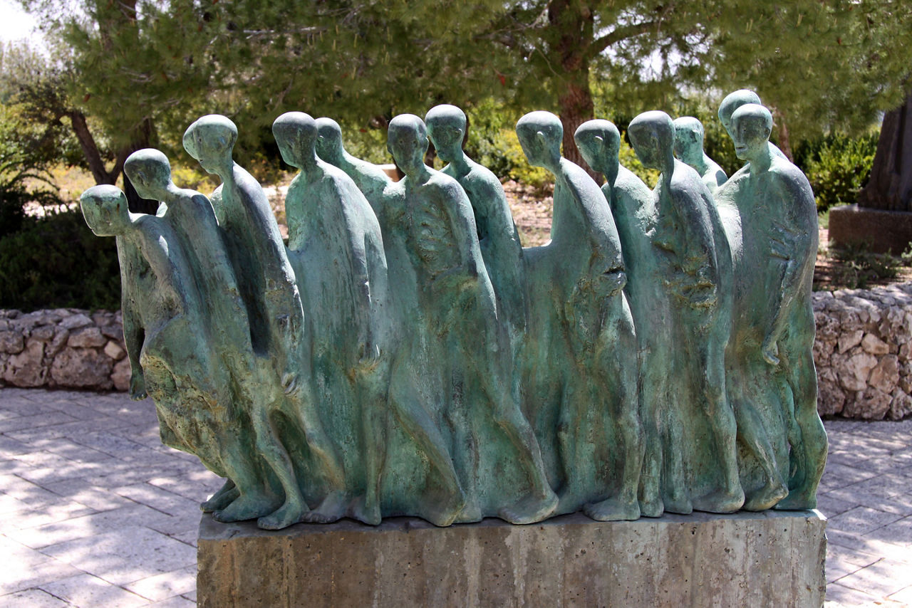 Israel Yad Vashem Memorial Statue