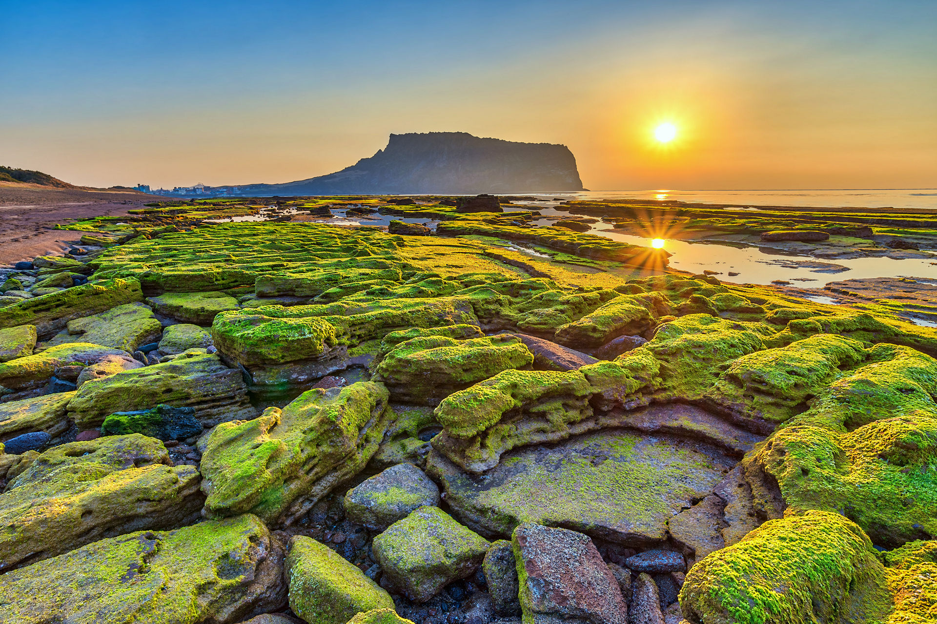 sunrise jeju do seongsan ilchulbong jeju island south korea