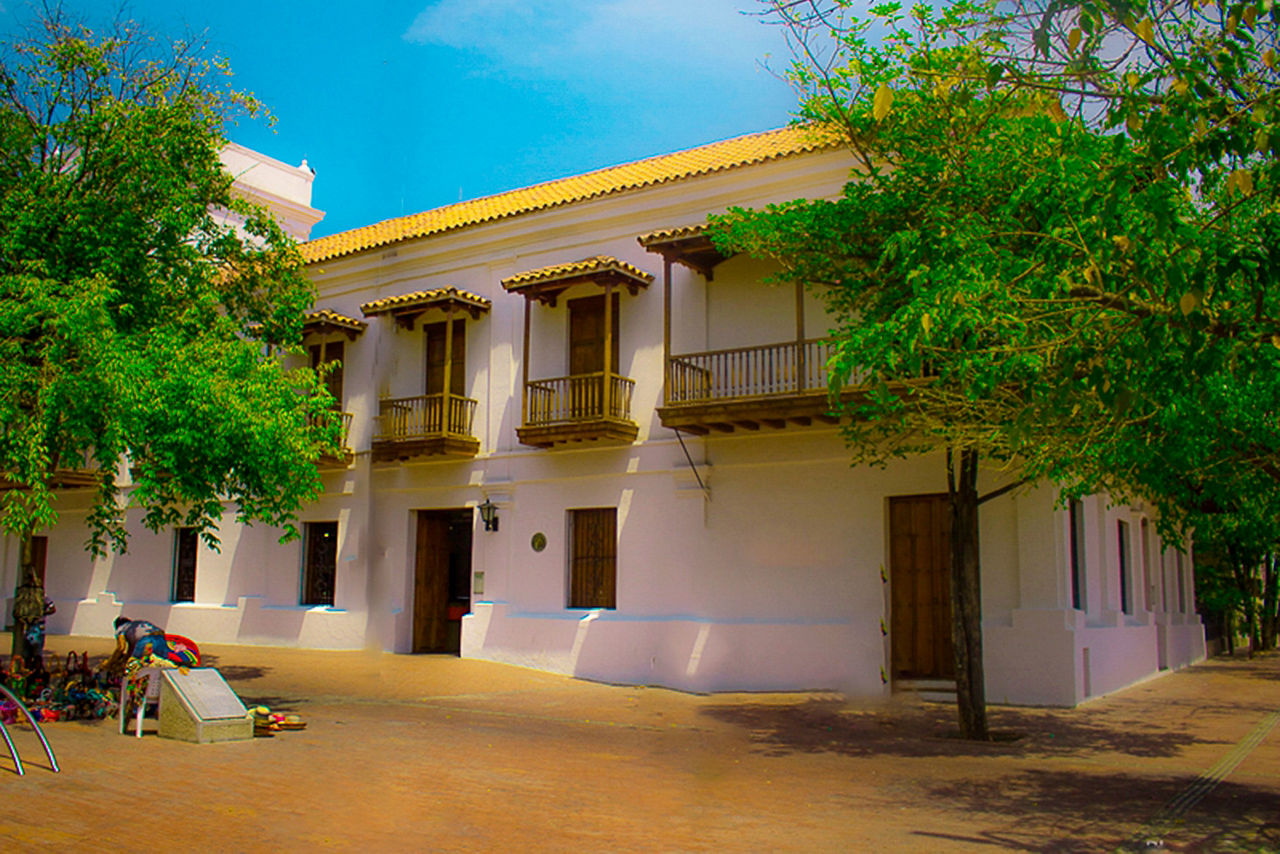 Exterior view of the Tayrona Museum of Gold, a cultural landmark showcasing archaeological artifacts and the history of the Indigenous communities that once inhabited Colombia's Caribbean coast.
