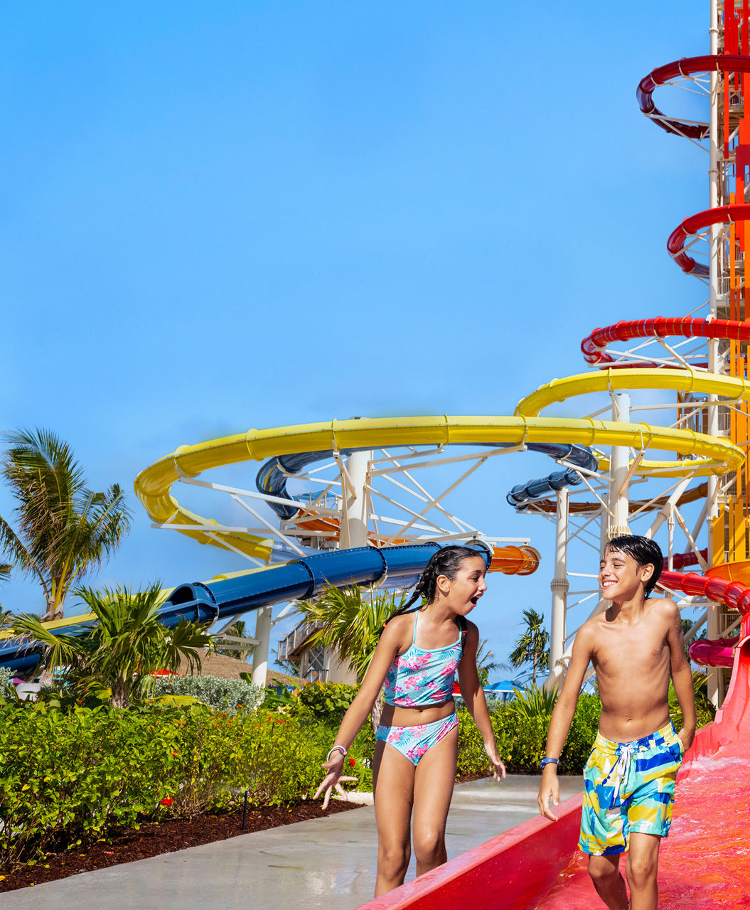 Girl and boy at Thrill Waterpark Cococay HP Mobile 750 910 FAM NF 2x