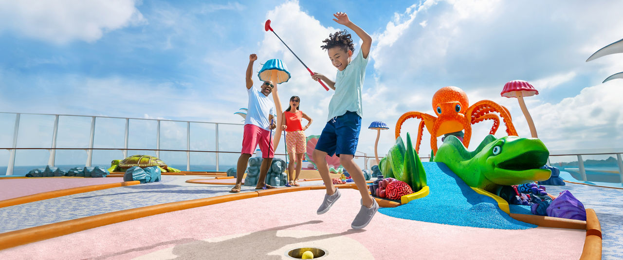 family playing mini golf hero 1920 800