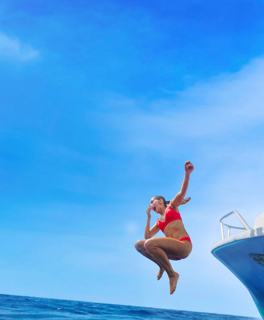 Girls jumping from boat, Cozumel, Mexico | HP Mobile