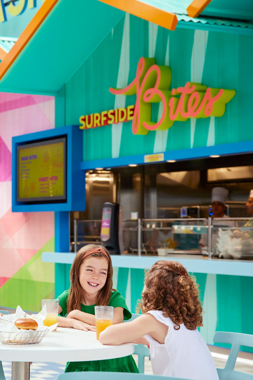 Family having lunch at Surfside Bites