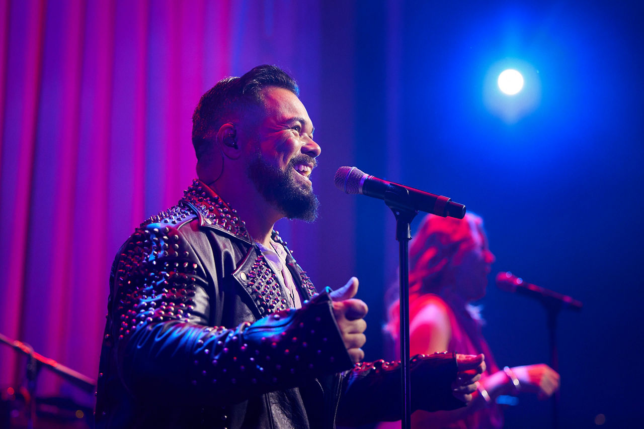 Man performing at Boleros