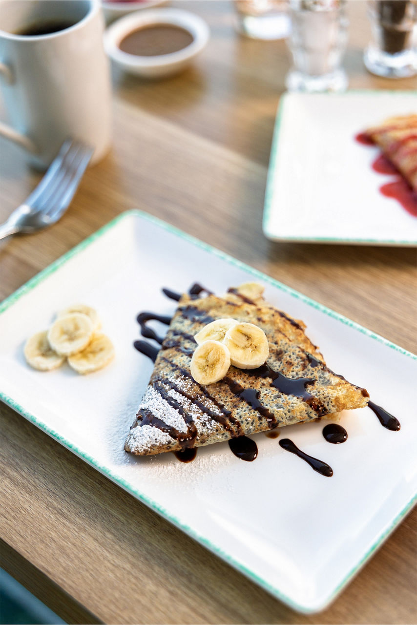 Hazelnut chocolate and bananas crepe