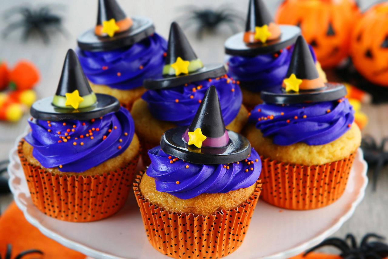 Festive halloween themed cupcakes.