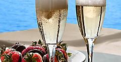 Royal Gifts Champagne and Chocolate Strawberries