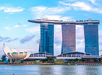 Singapore skyline featuring Marina Bay Sands and the waterfront, gateway to unforgettable cruises across Southeast Asia. Discover Singapore sailings.