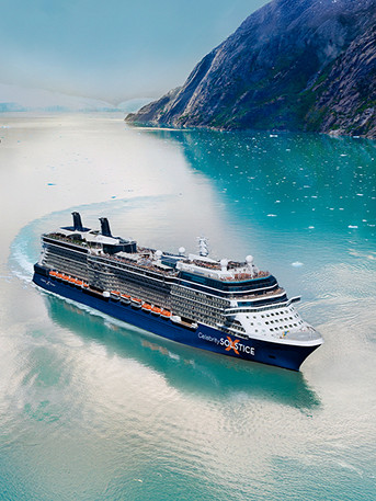 Celebrity Solstice navegando por Alaska.