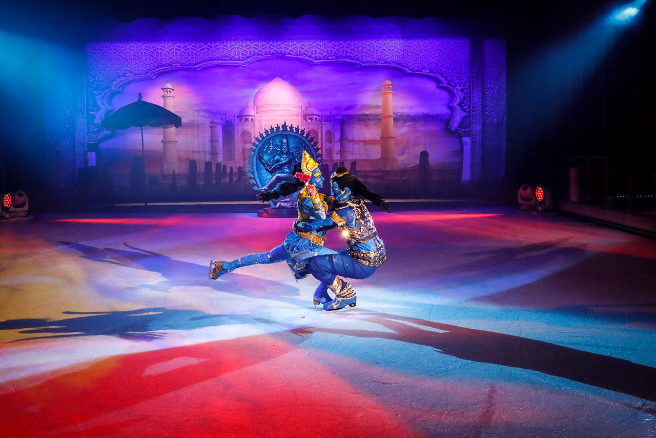 Oasis Class, Symphony of the Seas Performers Ice Skating