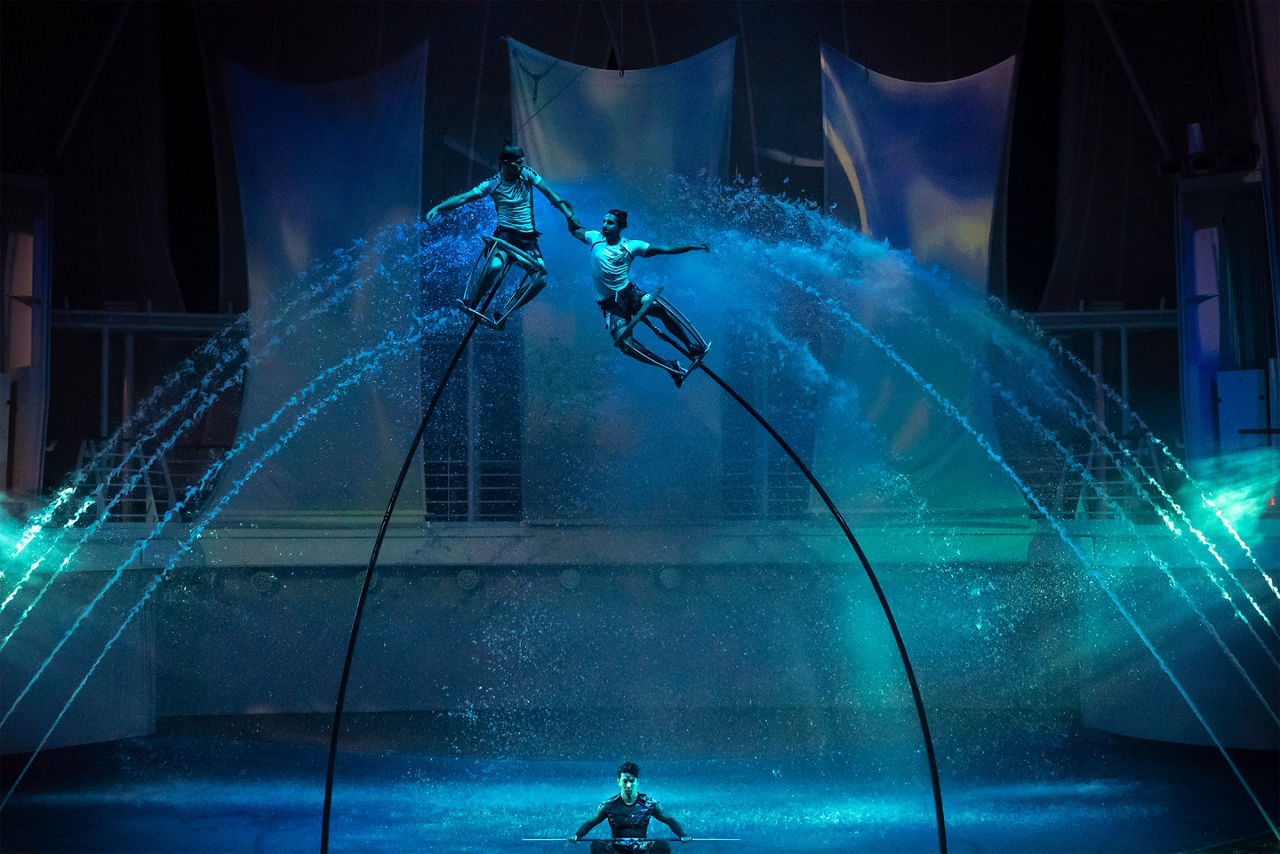 Oasis Class, Symphony of the Seas, Hiro Introduction at the Aquatheater