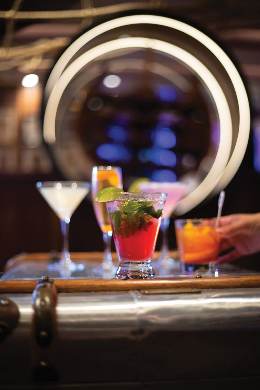 Oasis Class, Symphony of the Seas, Schooner Bar Mixed Drinks