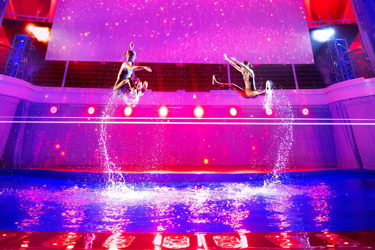 WN, Wonder of the Seas, shows, aquatheather, performing, night