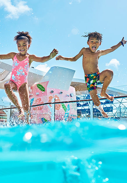 Oasis Class, Wonder of the Seas, Kids Jumping in the Pool