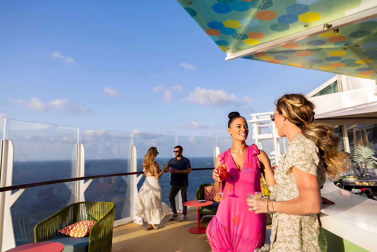 Oasis Class, Wonder of the Seas, The Vue Bar Girlfriends Enjoying Cocktails