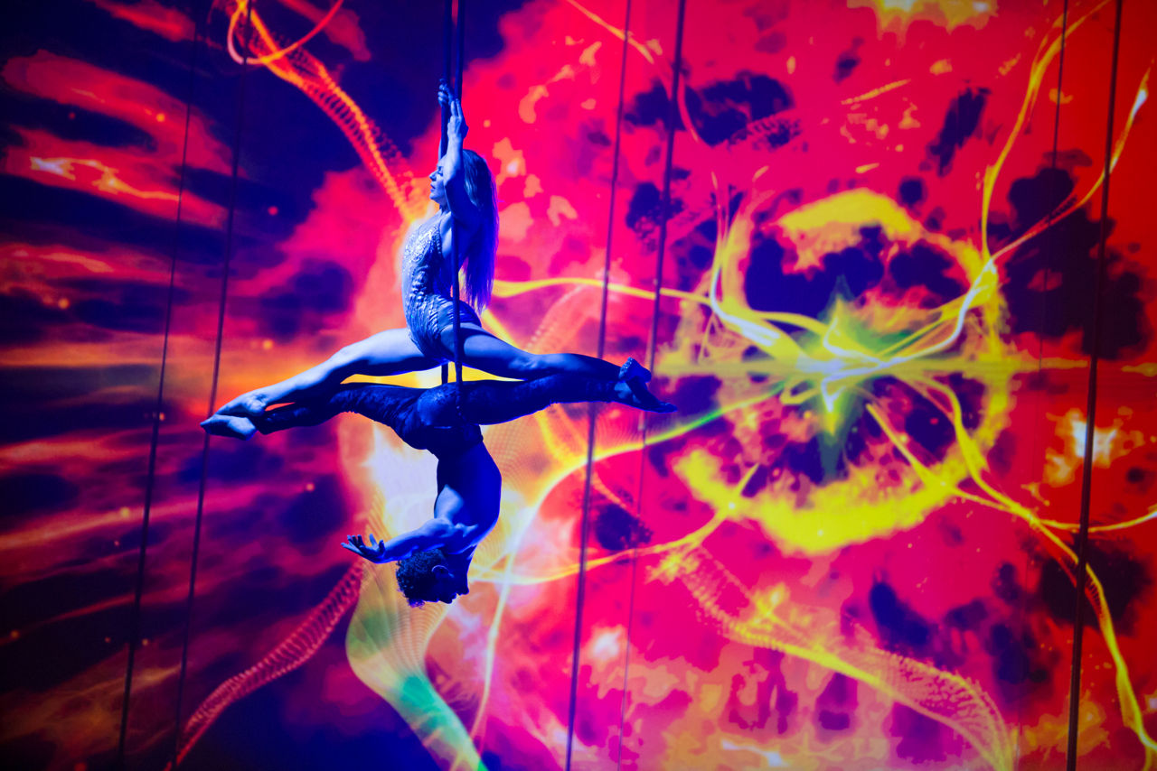 Starwater Show Acrobats Aerial Performers Suspended