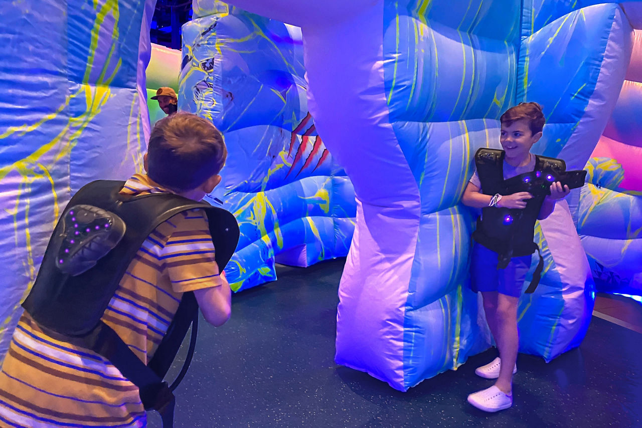 Oasis of the Seas Clash for the Crystal City Brother Competition