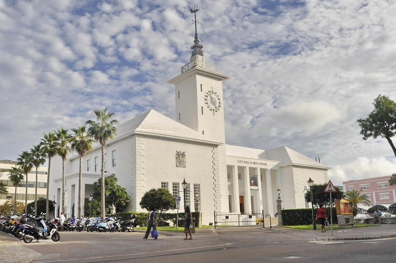 Fully white exterior of the city hall building in Hamilton, Bermuda