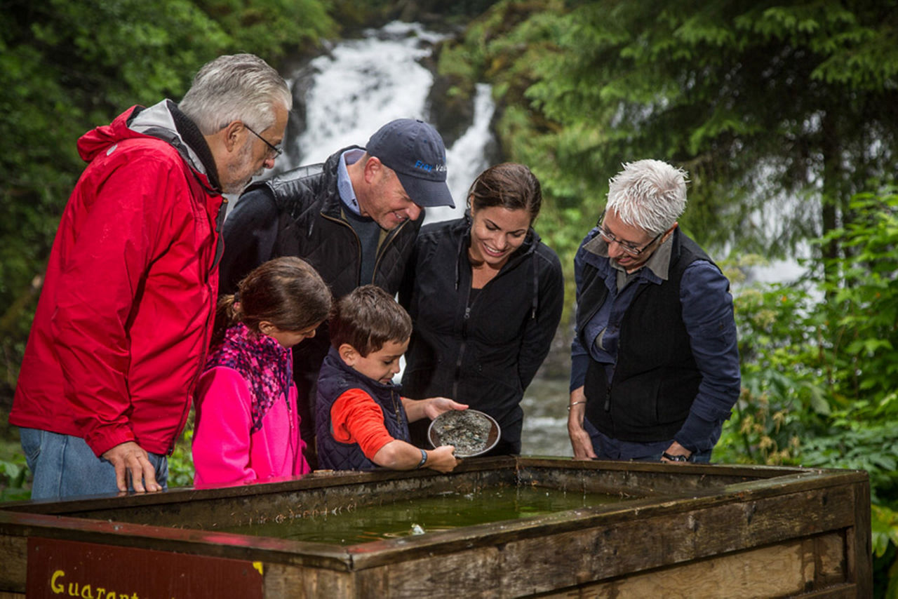 Alaska Juneau Gold Mining Camp\Family Gold Mining in Alaska, Juneau ,Alaska