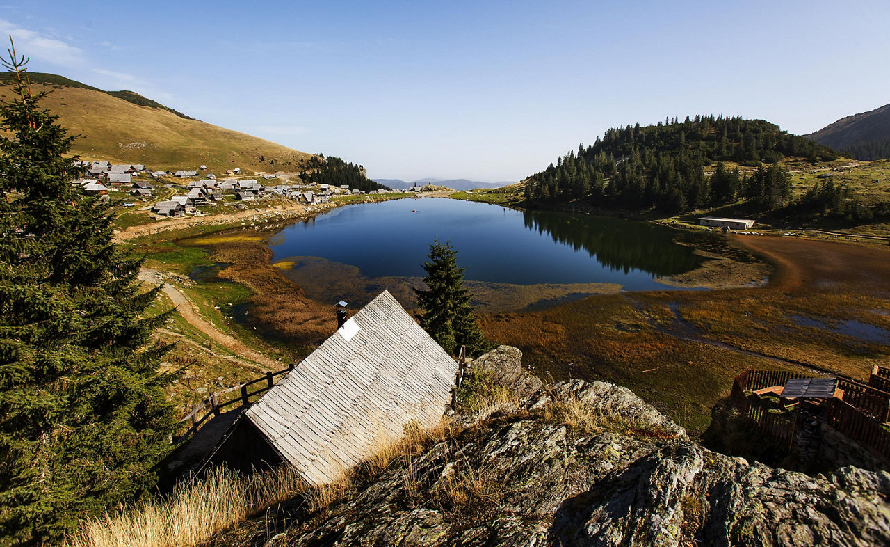 A cottage on a lake in Norway