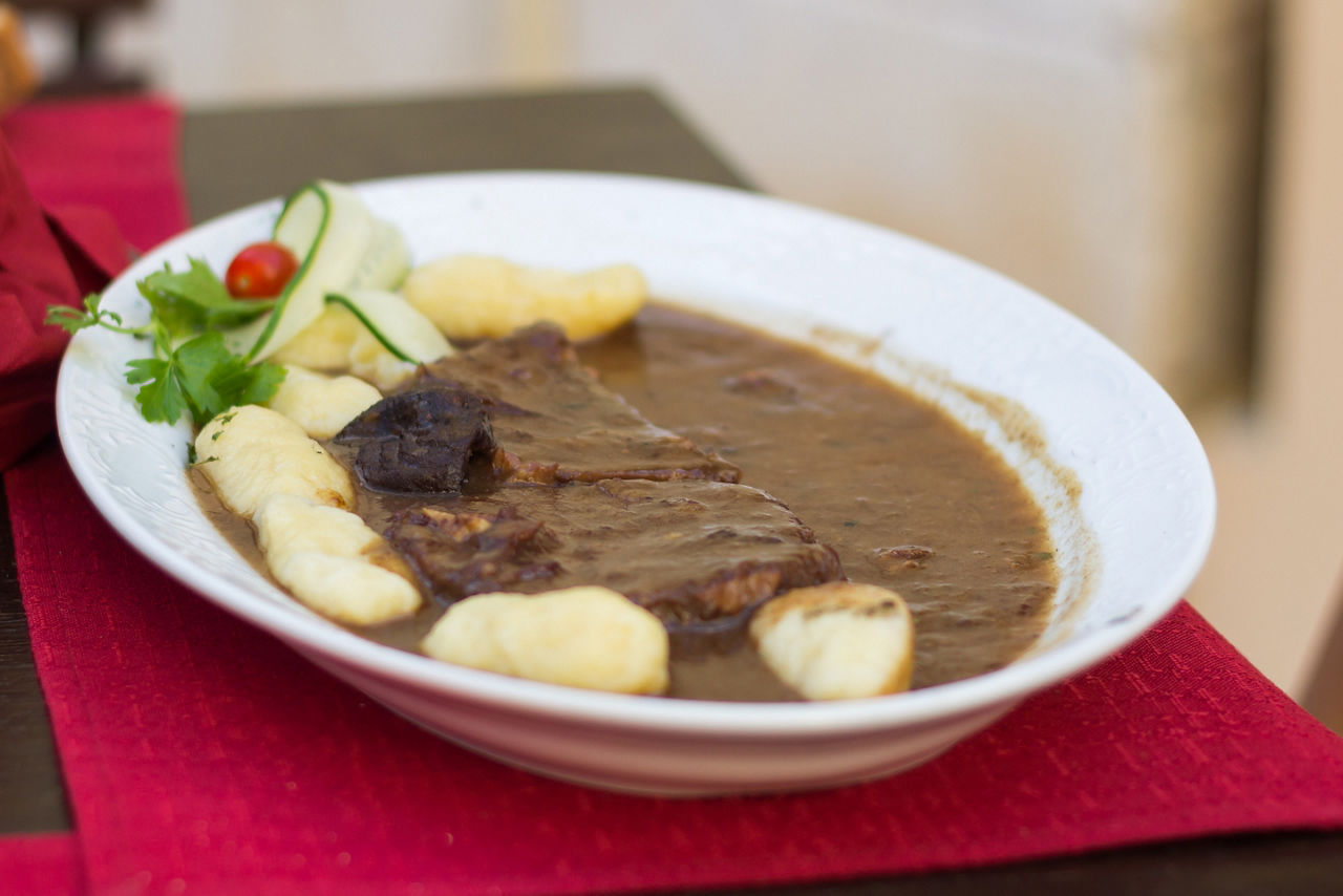 Split Pasticada Beef Fillet with Wine