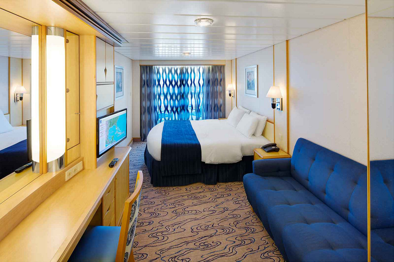 Deluxe Ocean View Stateroom w/Balcony Cat. E3