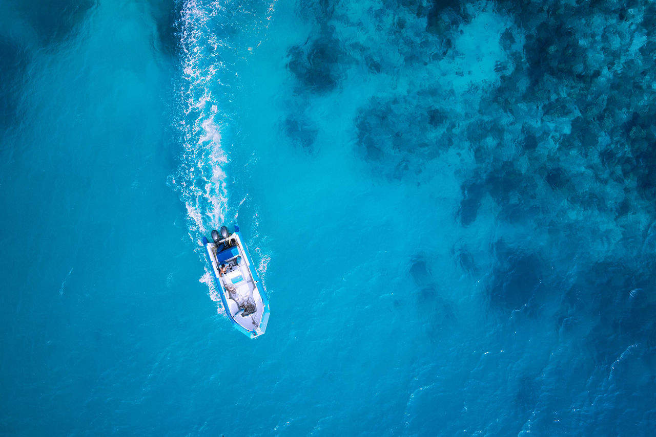 caribbean clear blue water paradise