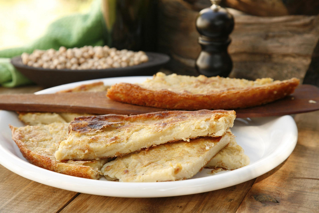 A plate of faina