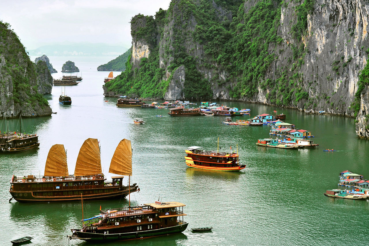 Tourist Junks Floating Village 